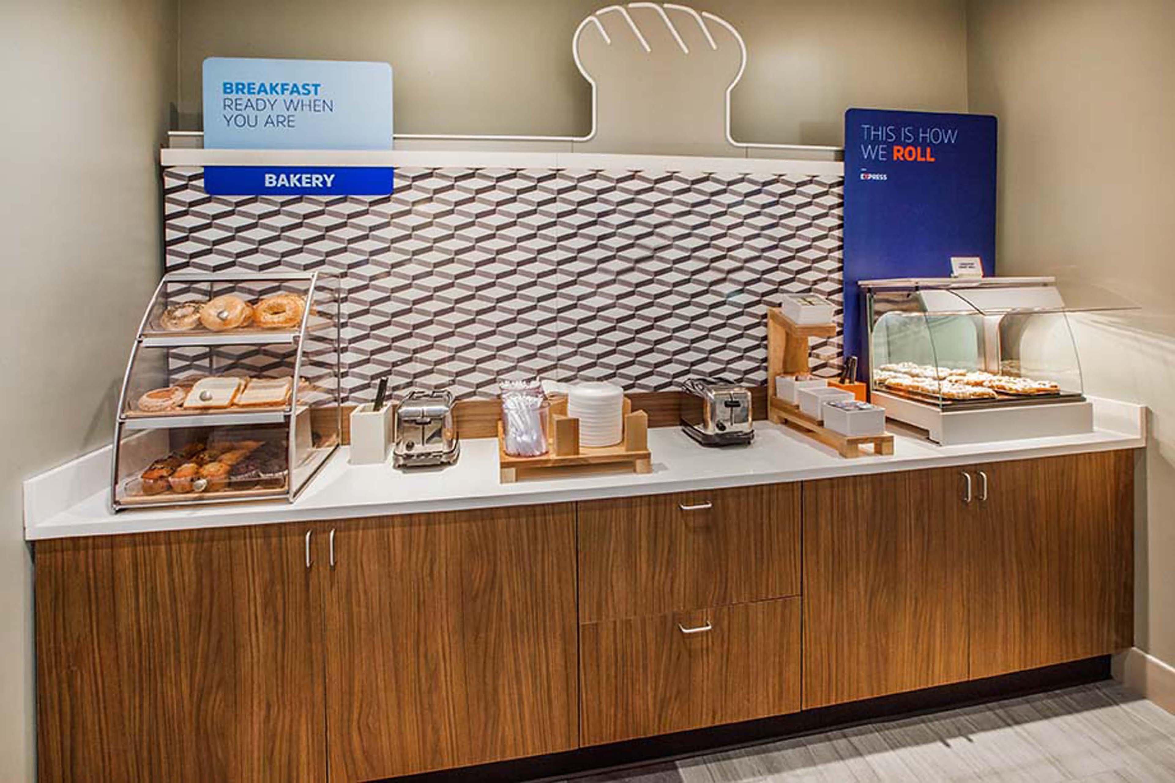 Holiday Inn Express And Suites Klamath Кламат Фолс Екстериор снимка
