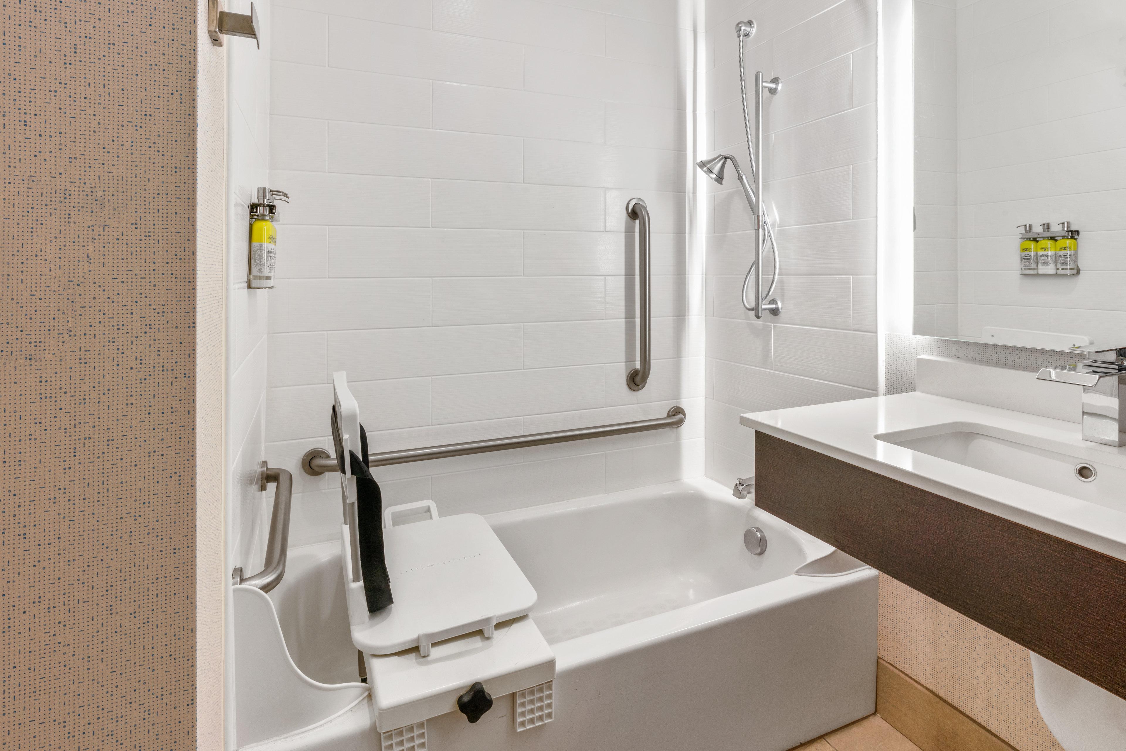 Holiday Inn Express And Suites Klamath Кламат Фолс Екстериор снимка