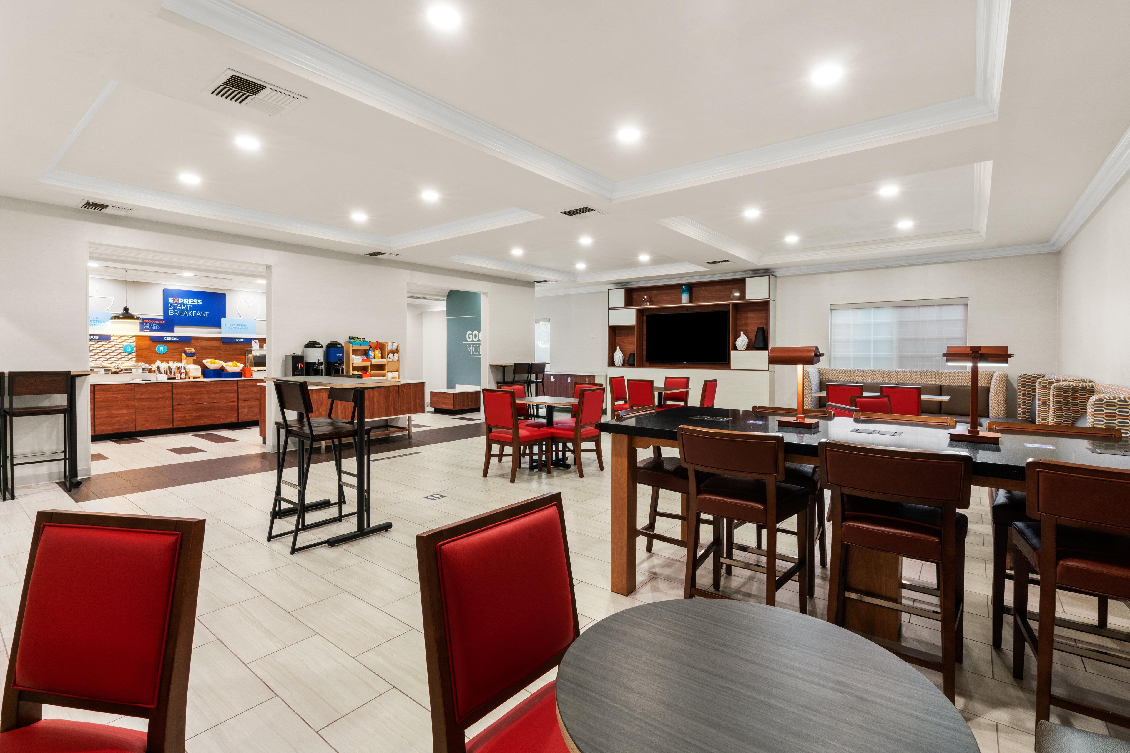 Holiday Inn Express And Suites Klamath Кламат Фолс Екстериор снимка