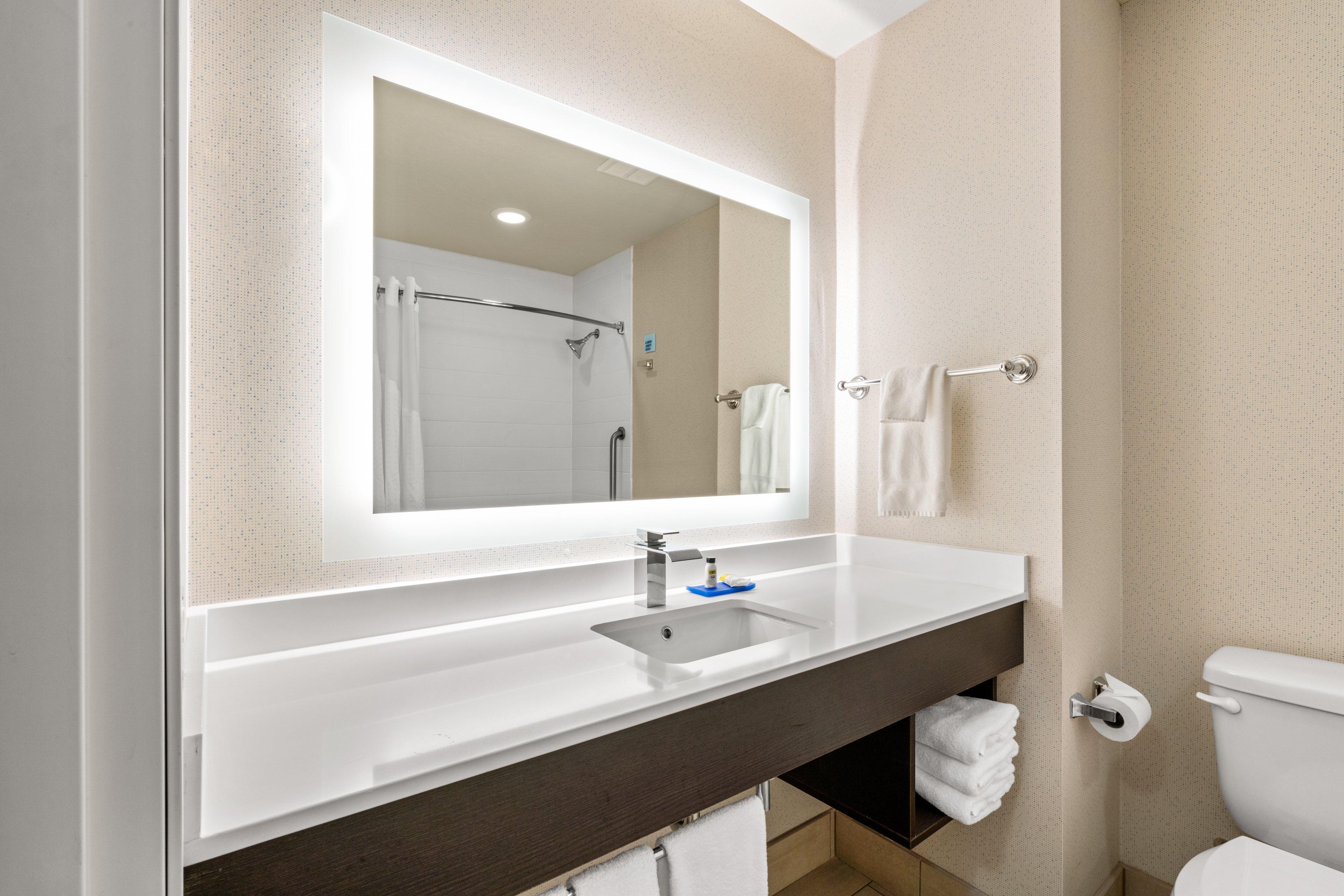 Holiday Inn Express And Suites Klamath Кламат Фолс Екстериор снимка
