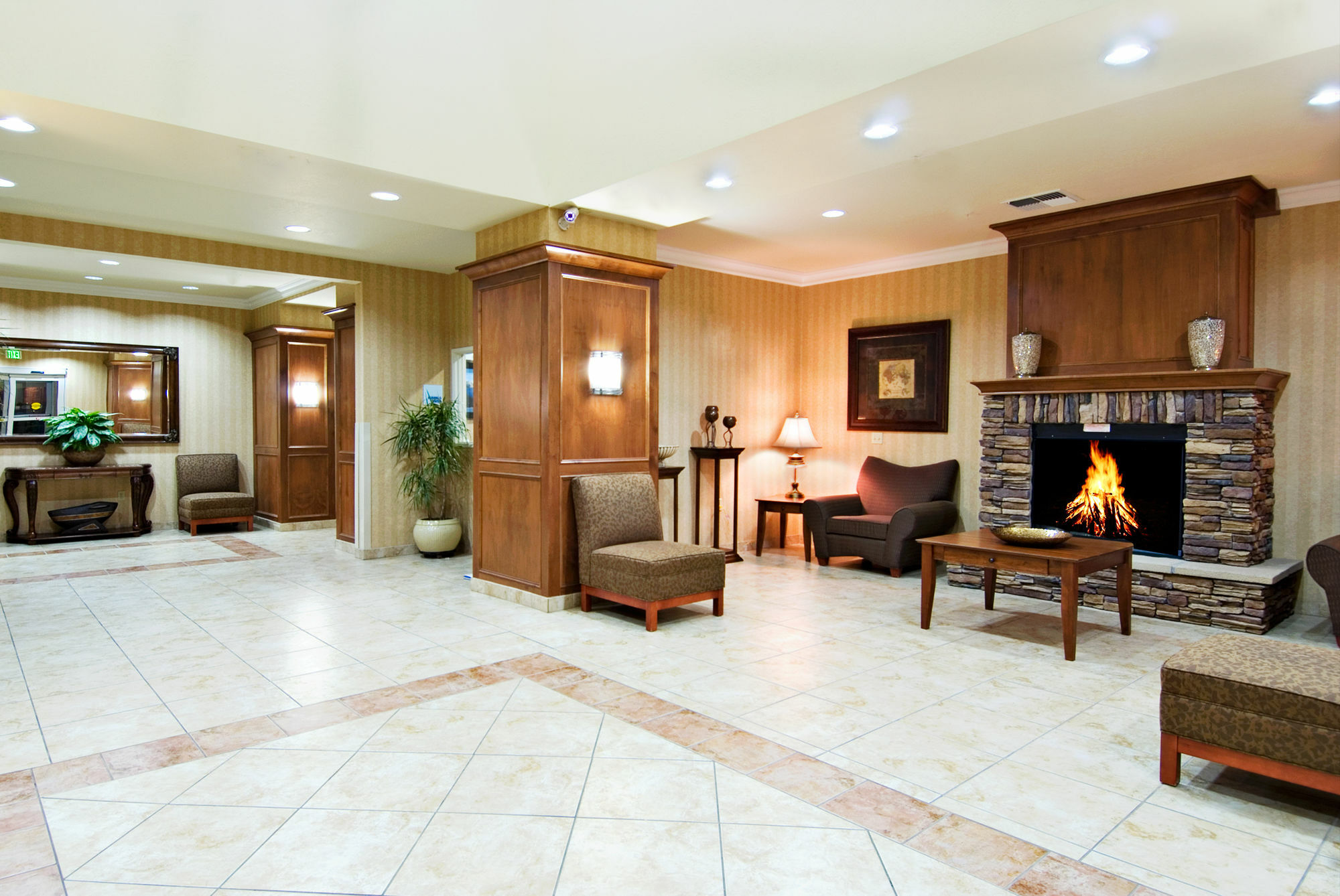Holiday Inn Express And Suites Klamath Кламат Фолс Екстериор снимка